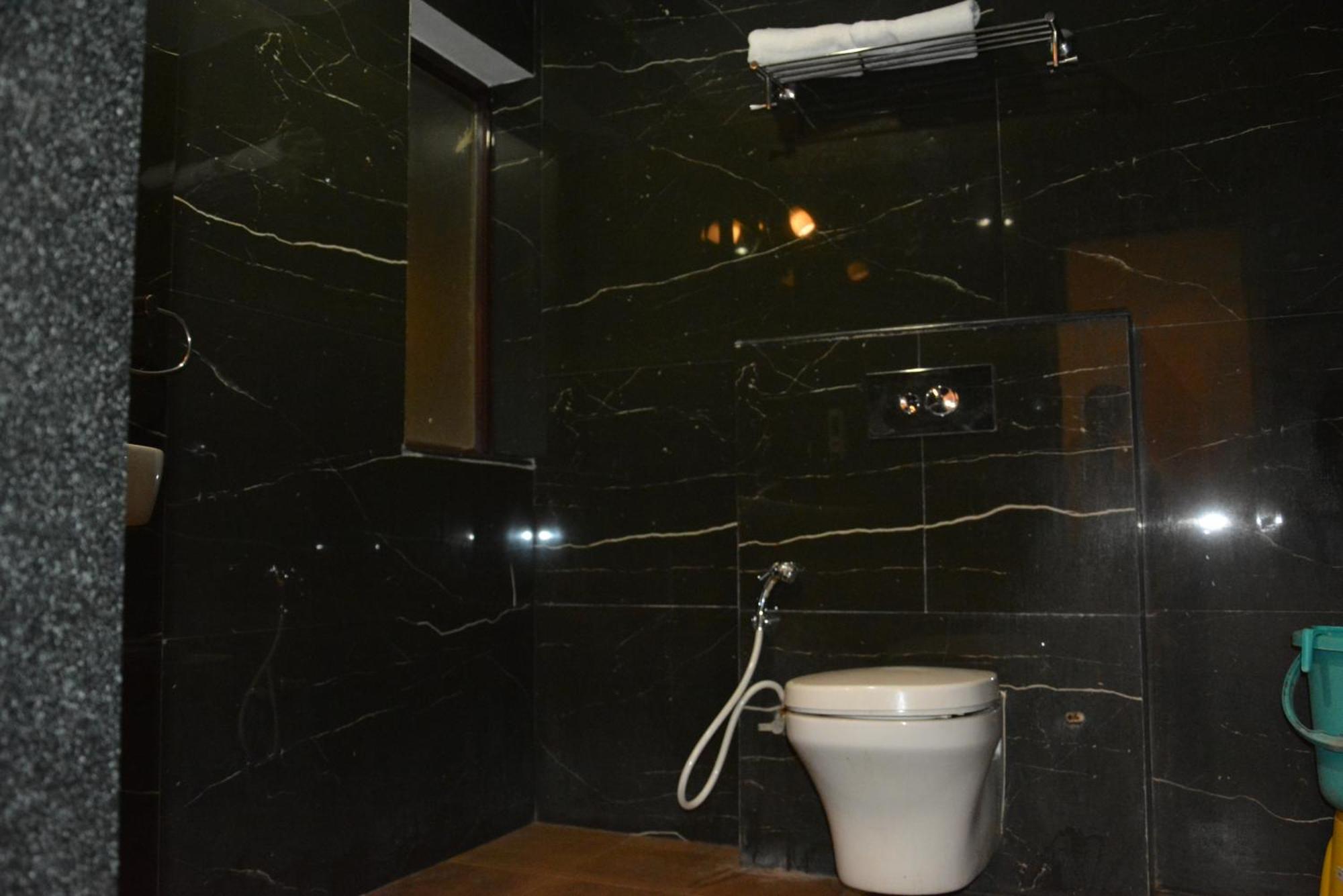 Hotel The Grand Neelam à Rāipur Extérieur photo