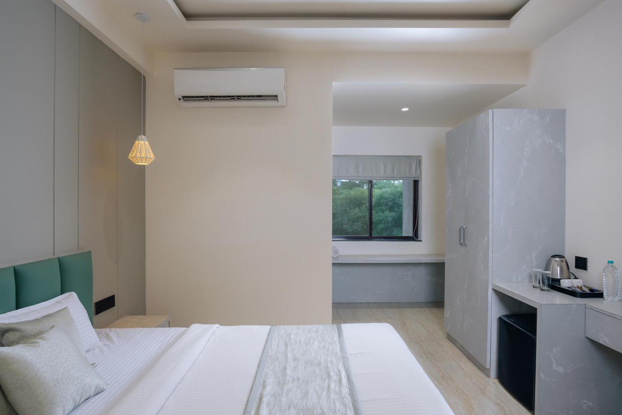 Hotel The Grand Neelam à Rāipur Extérieur photo